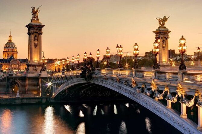 Côté Seine Tour / duration 1h30 - from 1 to 6 passengers - Arc de Triomphe: finishing with a strong visual anchor