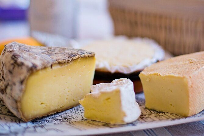 Devour Paris Food Tour : Montmartre Like a Local - Finish strong with quiche lunch at a classic bistro