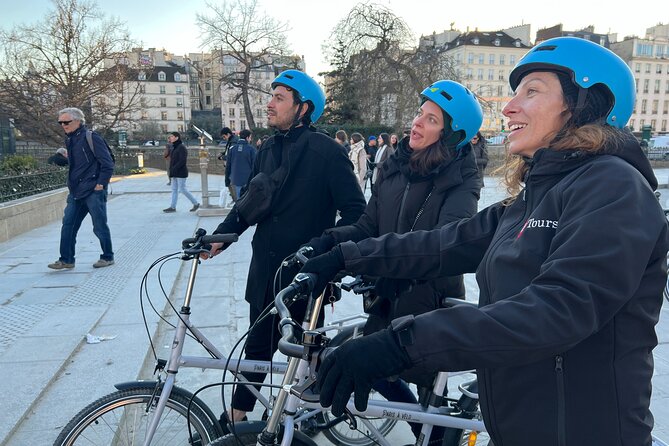 Discover Iconic Paris: Private Bike Tour of the City Center - The 17th-century New Bridge and the Louvre approach
