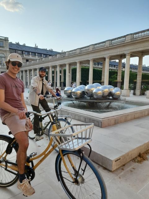 Discover Paris by bike - From the Louvre area to Place de la Concorde: iconic views, kept practical