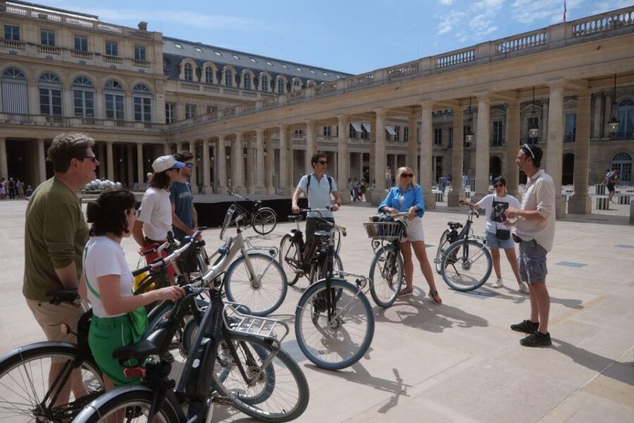Discover Paris by bike - Place du Châtelet: finishing with a central Paris pulse