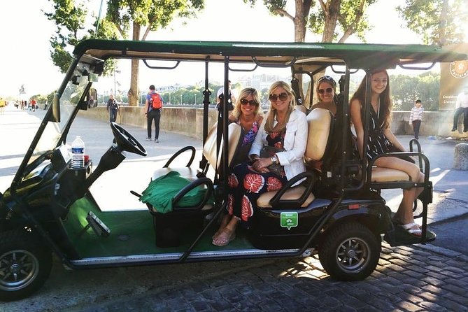 Discover Paris in electric golf carts - The driver-guide role: guidance without the hassle