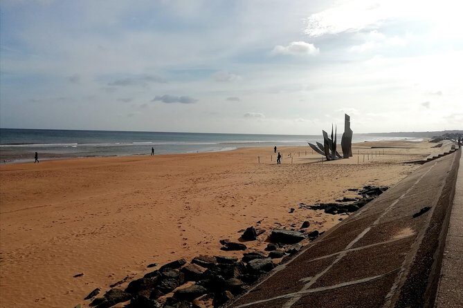 Discover the Dday beaches in Normandy. - The drive setup: pickup, mobile ticket, and how timing works