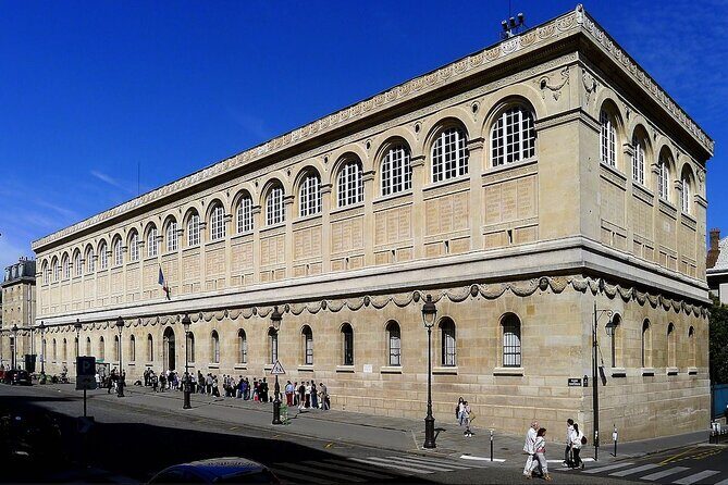 Discover the Latin quarter - Collège de France: research without the museum vibe
