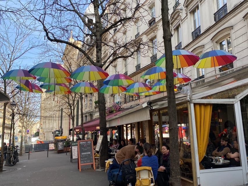 Discover the Marais (:) An Outdoor Detective Adventure - How the clues and booklet system actually works