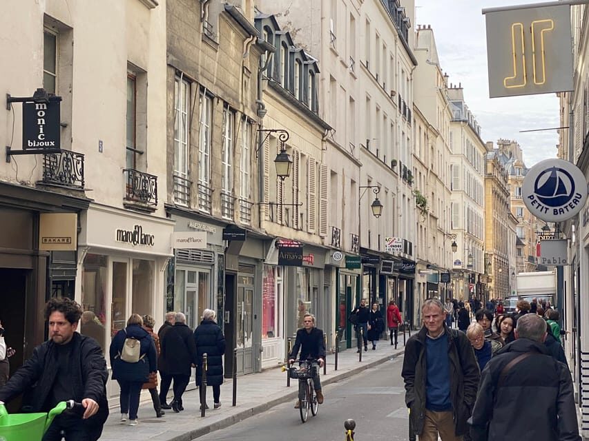Discover the Marais (:) An Outdoor Detective Adventure - Small-group tour length: what 2 to 2.5 hours feels like