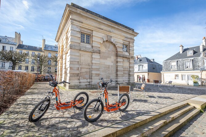 Discover Versailles on electric 2-wheelers (Yes to PRM) - Place d’Armes to the Parc du Château: the “scale click”