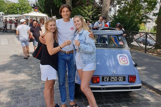 Discovery of Montmartre in a 2CV - 45 min - The little pink house photo stop: quick, fun, and very Montmartre