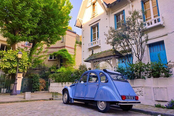 Discovery of Montmartre in a 2CV - 45 min - Pigalle and the Red Mill: show tickets and the Moulin Rouge zone