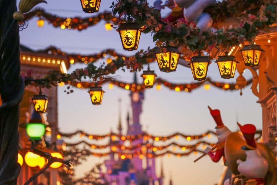 Disneyland® Paris 1-Day Ticket - Getting there: 35 minutes from Paris and fast entry at the turnstiles