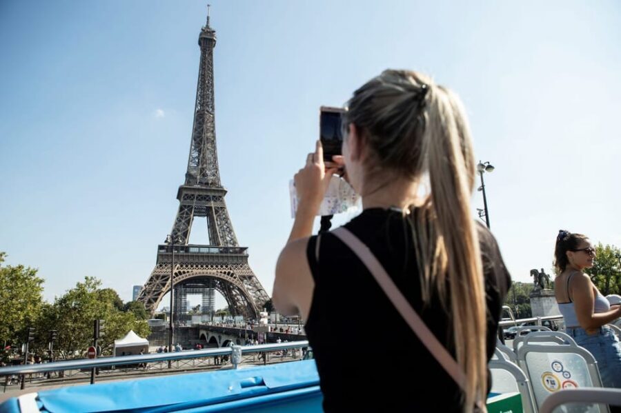 Disneyland Paris: Bus Sightseeing Tour in Paris - The coach ride into Paris: manage expectations and use the time well
