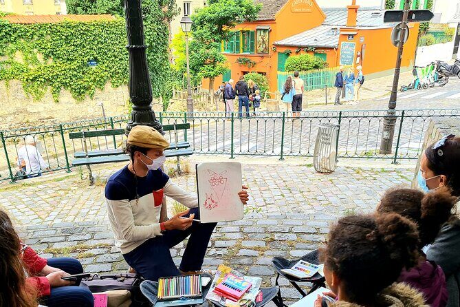 Drawing workshop / creative notebook during an unusual walk in Montmartre - Starting at Place des Abbesses: Draw the Metro Entrance First