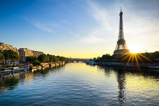 Early evening Dinner Cruise with drinks by Bateaux Parisiens - Who this cruise fits best