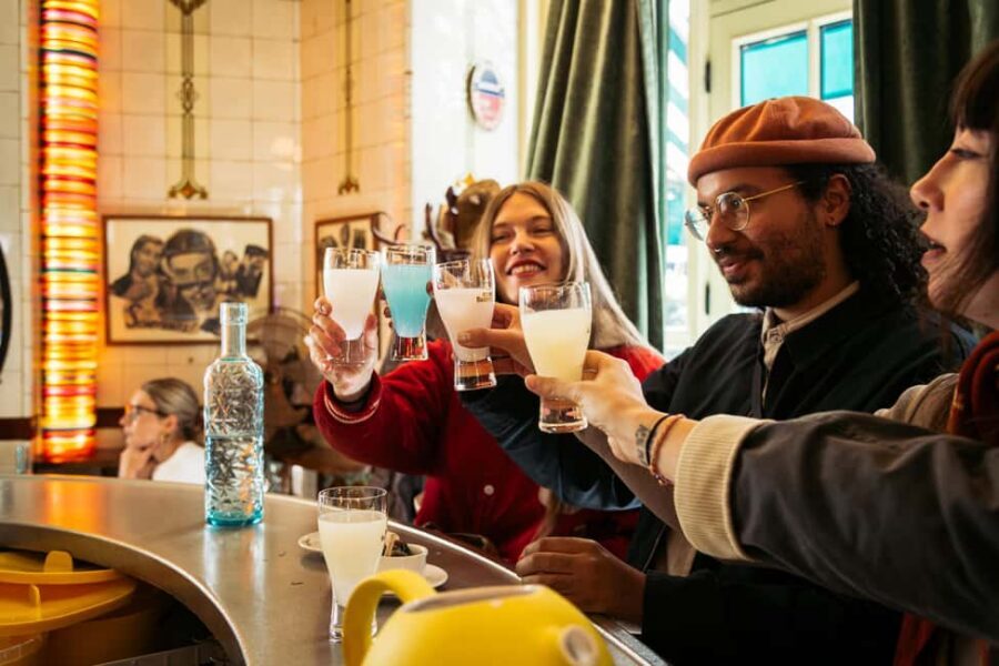 Eating Paris: Le Marais Food & Wine - Le Marais on foot in 3 hours: why the small group matters