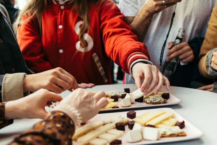 Eating Paris: Le Marais Food & Wine - Meeting point and the first minutes of the tour