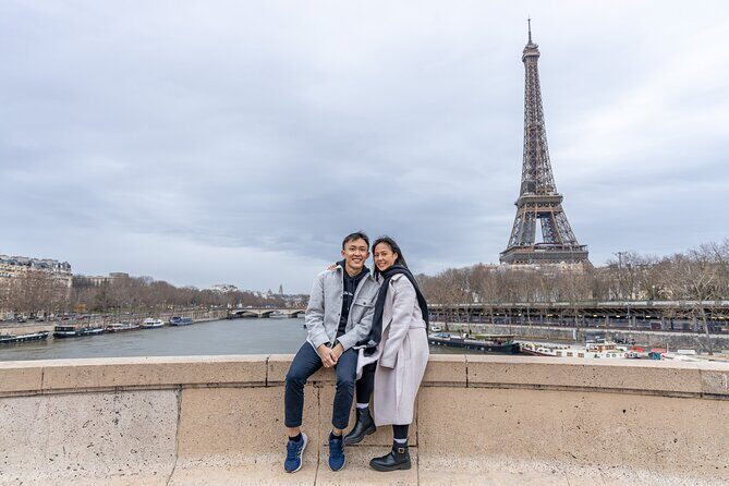 Eiffel and La Seine Photo Shoot - Paris Photographer - A 25-minute Eiffel and La Seine photo session that fits real travel days