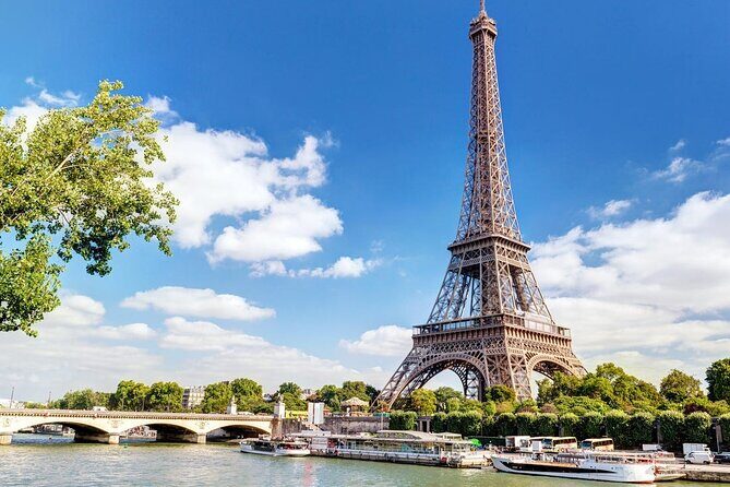 Eiffel Tower Access up to Summit with Guiding Host - Meeting point near the Eiffel Tower: where “close” still matters