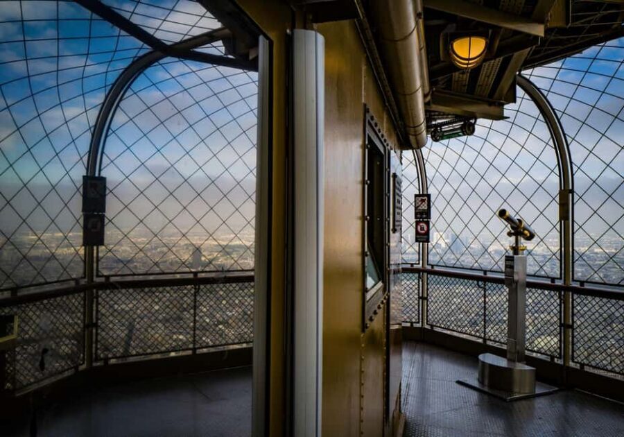 Eiffel Tower Access with Host - Passerelle Debilly photo stop: a smart warm-up