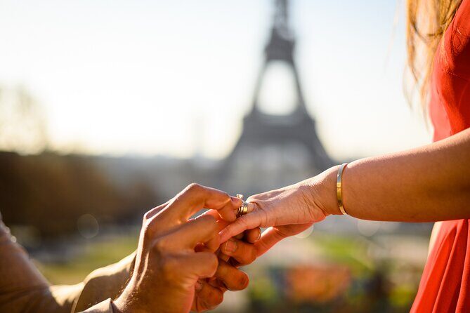 Eiffel Tower Photographer, Professional Photo shoot - Paris - Meeting at Allée de la Reine Marguerite (and Getting There Smoothly)