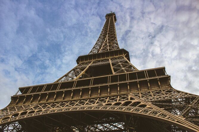 Eiffel Tower Second or Summit Floor Access by Elevator with Views - Security checkpoints and elevator crowding: how to protect your schedule