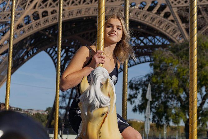 Eiffel Tower Walking Photo Tour with Pro photographer - for solo travellers - Price and value: what $231.52 includes (and why it can be worth it)