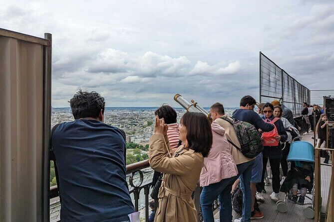 Eiffel Tower with 2nd Floor Access & Trocadero Gardens Tour - Getting to Trocadéro: the best start for Eiffel Tower photos