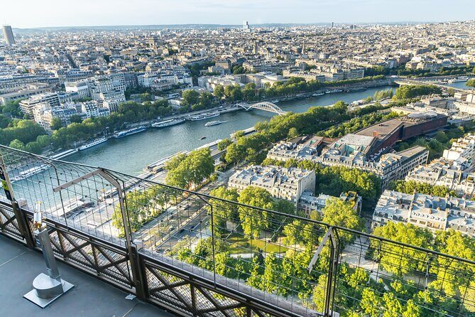 Eiffel Tower with 2nd Floor Access & Trocadero Gardens Tour - Small group size and English guidance: why it feels smoother than going solo