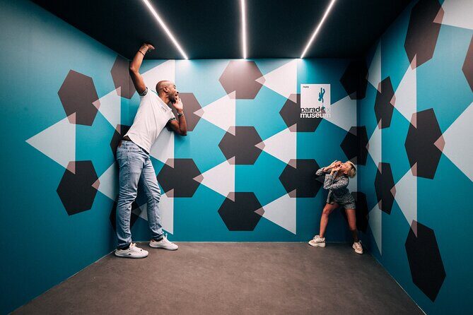 Entry Ticket for Paradox Museum Paris - Paradox Museum Paris in 90 Minutes: Playful Brain Tricks
