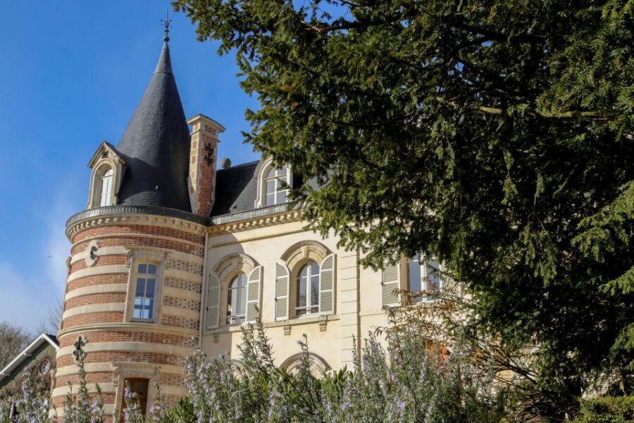 Epernay: Winery and Cellar Tour with Champagne Tasting - Walking the Centennial Chalk Cellars: 25 Meters Underground