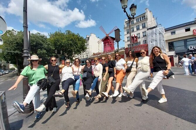ESSENTIAL MONTMARTRE Walking Tour: the essential highlights+MORE! - Place du Tertre: The Artist Square That Feels Like a Living Set