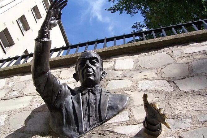 ESSENTIAL MONTMARTRE Walking Tour: the essential highlights+MORE! - A Wall-Passing Moment: Le Passe-Muraille