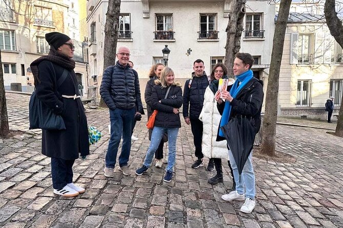 Exclusive Walking Tour In Montmartre With Local Guide - Oldest chocolate stop: A la Mère de Famille