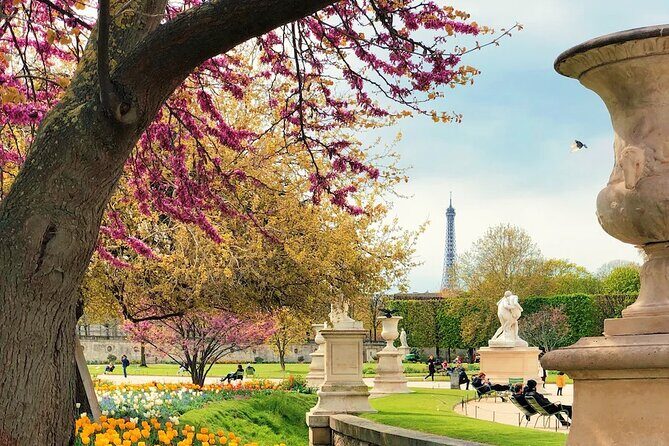 Exclusive Walking Tour of Central Paris With Local Guide - Price and group size: what you’re paying for