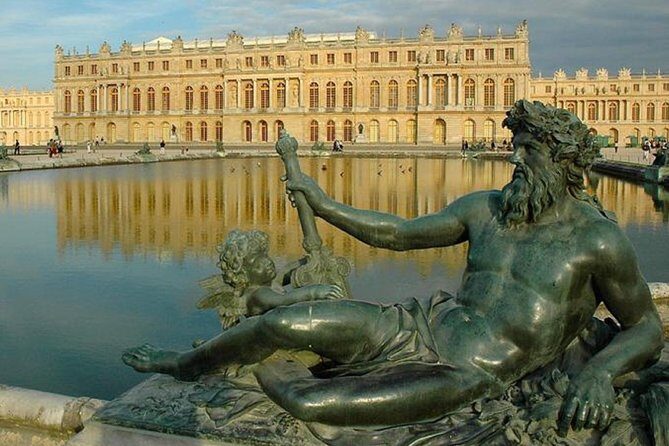 Excursion to Versailles by train with entrance to the Palace and Gardens - Guided gardens: where Versailles’ drama starts
