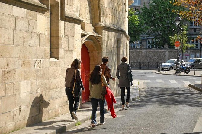 Explore Le Marais like a local - Private walking tour - Jewish Quarter streets: medieval lanes with real context
