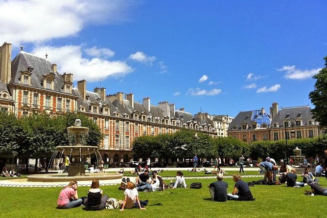 Explore Le Marais like a local - Private walking tour - Musee des Archives Nationales area and the Soubise Mansion garden