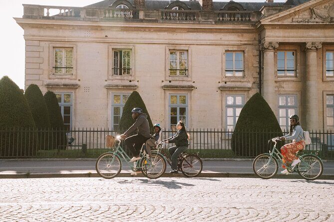 Explore Paris Highlights by Bike - Meet by Ecole Militaire: Helmets, Tandems, and a Quick Safety Setup