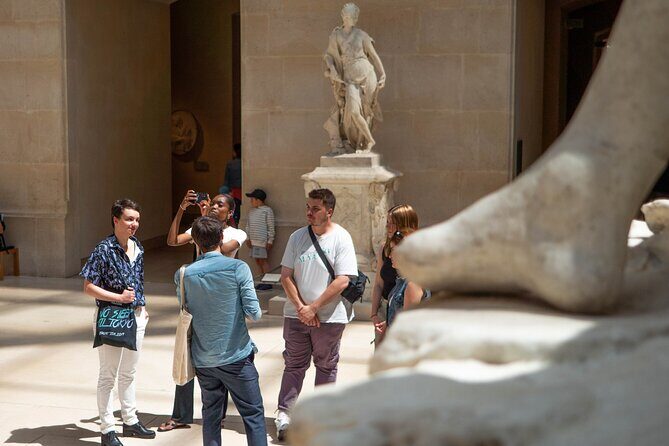 Fabuleux Guided Tour Through the Louvre Museum with Access - Crowds, security checks, and bag limits you can’t ignore