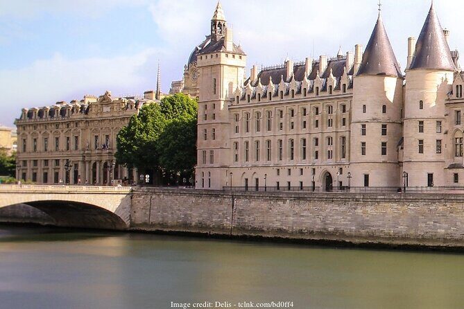 Fall In Love With Paris: Private Half-Day Highlights Tour - Sainte-Chapelle and the Conciergerie: Gothic drama without the rush