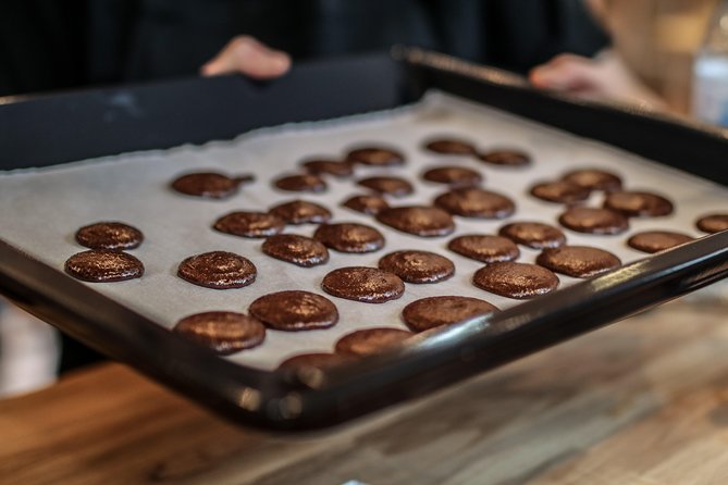 Family experience-Macaron Bakery Class at Galeries Lafayette - Who this macaron class is best for
