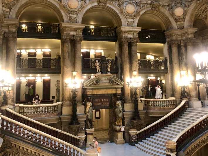Family-friendly treasure hunt at Opera Garnier - Entering the Opéra Garnier like a detective