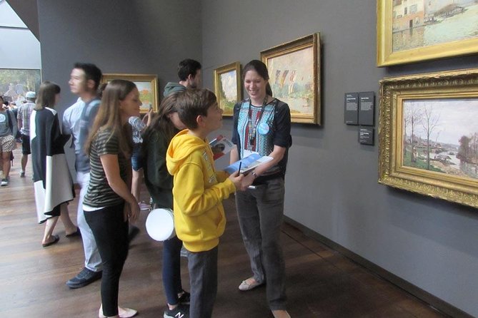 Family Tour at the Musée d'Orsay - The family treasure hunt: how the booklet turns “looking” into a game