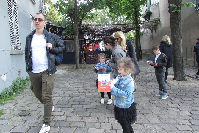 Family Treasure Hunt in Montmartre - Price and value: what $583.79 per group really buys