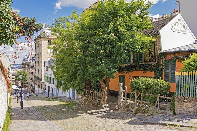 Family Treasure Hunt in Montmartre - The one drawback to plan for: hearing the guide on hills