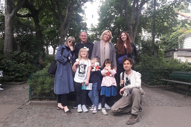 Family Treasure Hunt in Montmartre - Place du Tertre: side streets, artist clues, and cabaret stories