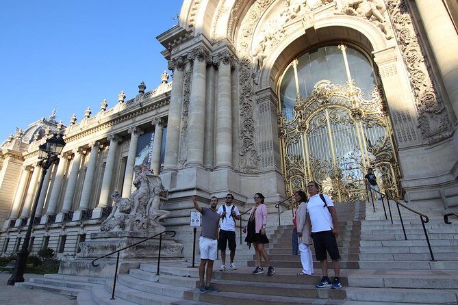 First Day Bike Tour, Top Sights, hidden gems, Wine&Cheese picnic - From Pont d’Iéna to the Champs-Élysées: easy wins for your first hour