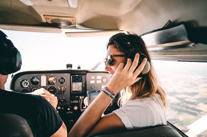 Fly around Paris with a local pilot - The day on the airfield: headsets, a small aircraft vibe, and an air club bonus