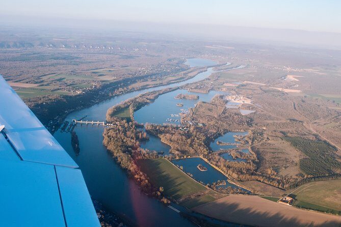 Fly around Paris with a local pilot - What you may see: Versailles-style views and the Paris region from outside the city