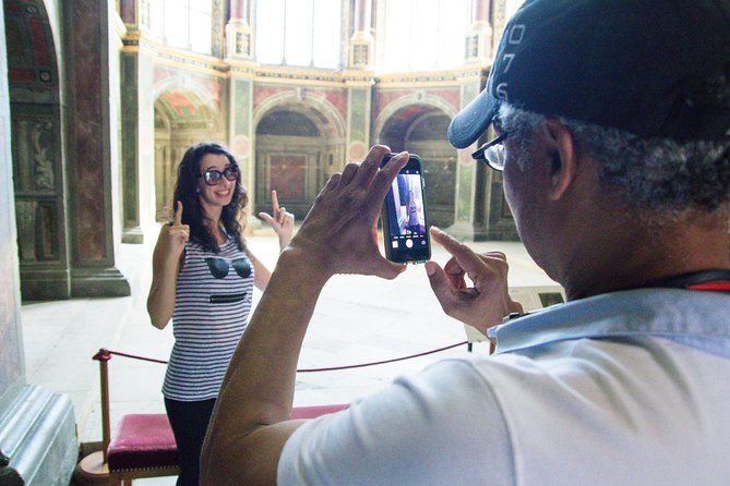 Fontainebleau and Vaux-Le-Vicomte Castle Small-Group Day Trip From Paris - Small-group logistics: why 8 people can change your whole day