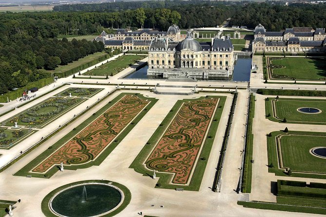 Fontainebleau and Vaux le Vicomte Chateaux Day Trip from Paris - How the Self-Guided Format Feels on the Ground